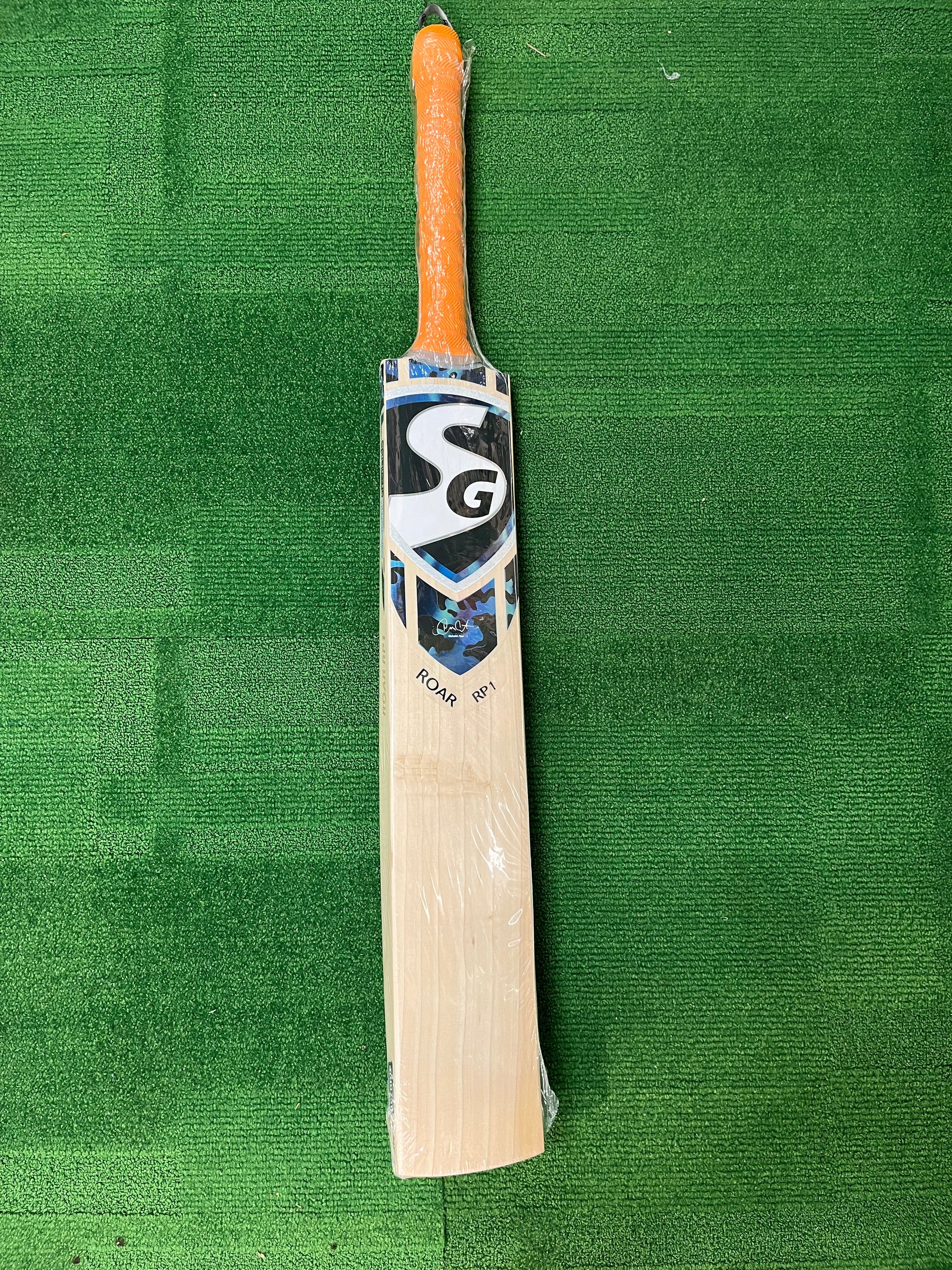 SG ROAR RP1 CRICKET BAT - CLEARANCE